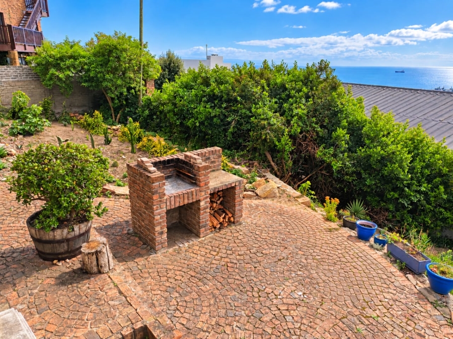 To Let 2 Bedroom Property for Rent in Santos Bay Western Cape